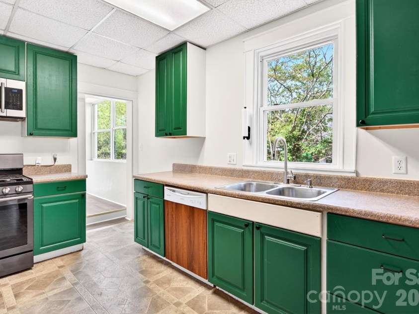 55 Walton Street, Asheville, NC 28801.  MLS# CAR4370151, YatesRealty ID 23599. 