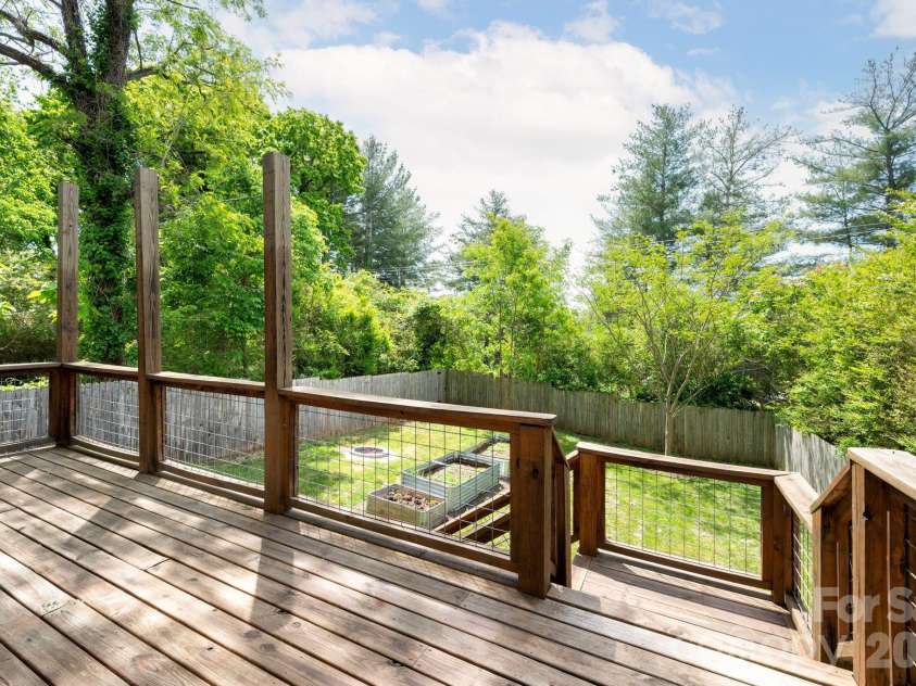 55 Walton Street, Asheville, NC 28801.  MLS# CAR4370151, YatesRealty ID 23599. 