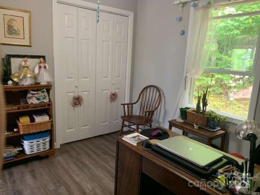 1474 HOLIDAY Drive, Hendersonville, NC 28739.  MLS# CAR4242849, YatesRealty ID 236. 