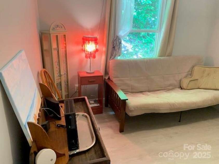 1474 HOLIDAY Drive, Hendersonville, NC 28739.  MLS# CAR4242849, YatesRealty ID 236. 