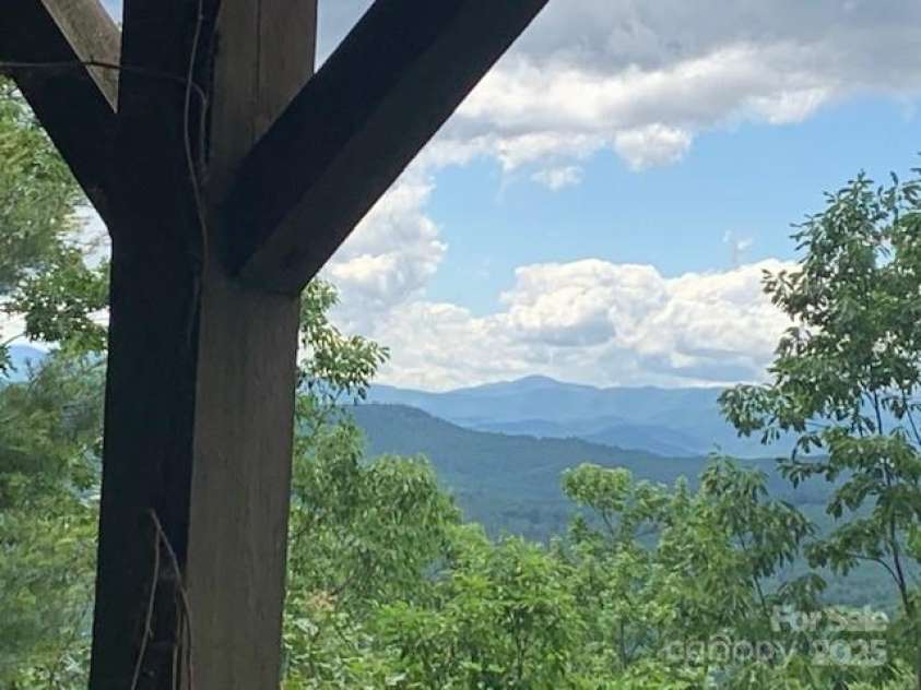 1474 HOLIDAY Drive, Hendersonville, NC 28739.  MLS# CAR4242849, YatesRealty ID 236. 