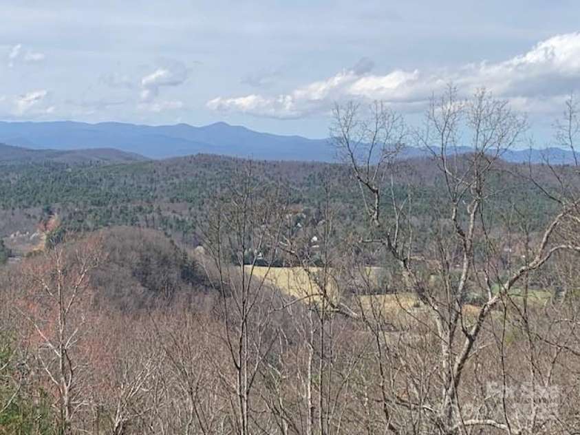 1474 HOLIDAY Drive, Hendersonville, NC 28739.  MLS# CAR4242849, YatesRealty ID 236. 