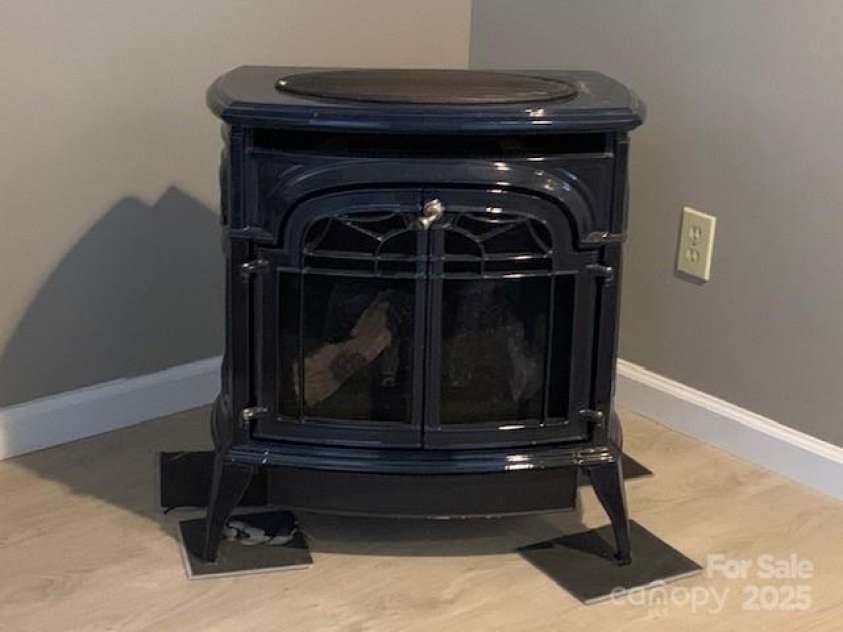 1474 HOLIDAY Drive, Hendersonville, NC 28739.  MLS# CAR4242849, YatesRealty ID 236. LOWER LEVEL PROPANE GAS LOGS UNIT