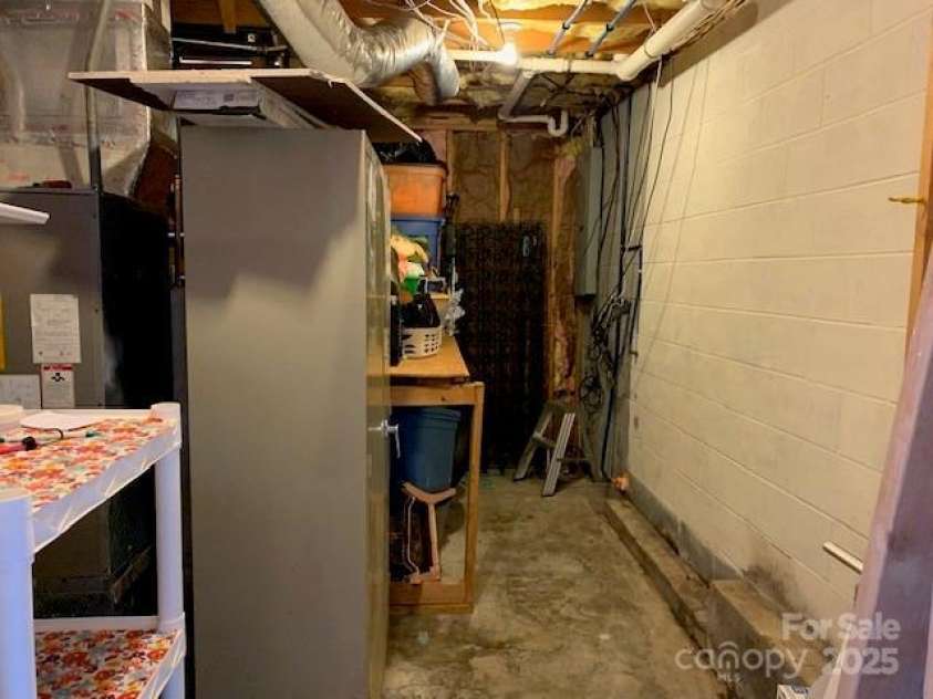 1474 HOLIDAY Drive, Hendersonville, NC 28739.  MLS# CAR4242849, YatesRealty ID 236. This is almost 200sf of nice storage