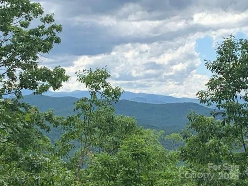 1474 HOLIDAY Drive, Hendersonville, NC 28739.  MLS# CAR4242849, YatesRealty ID 236. VIEWS, VIEWS, VIEWS