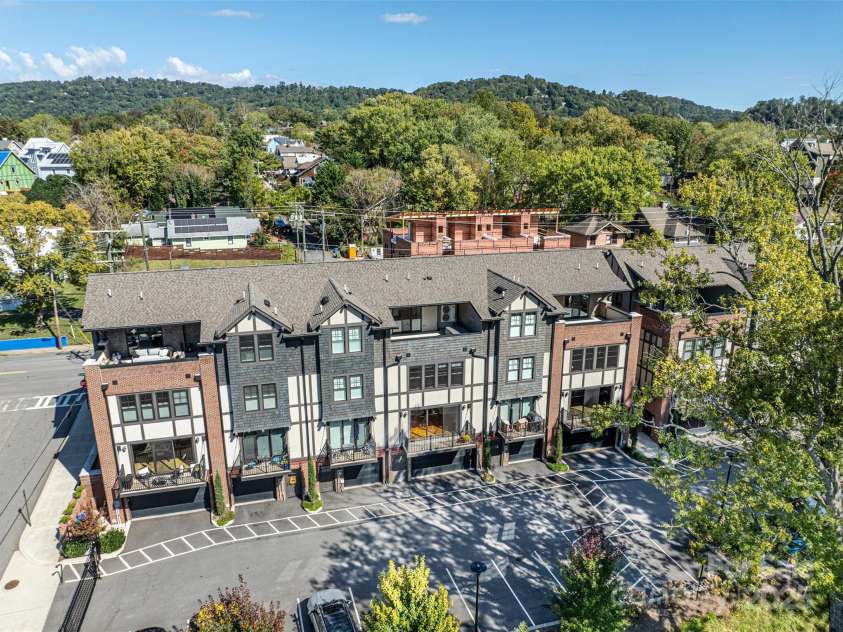 233 Broadway Street, Asheville, NC 28801.  MLS# CAR4314107, YatesRealty ID 236. 