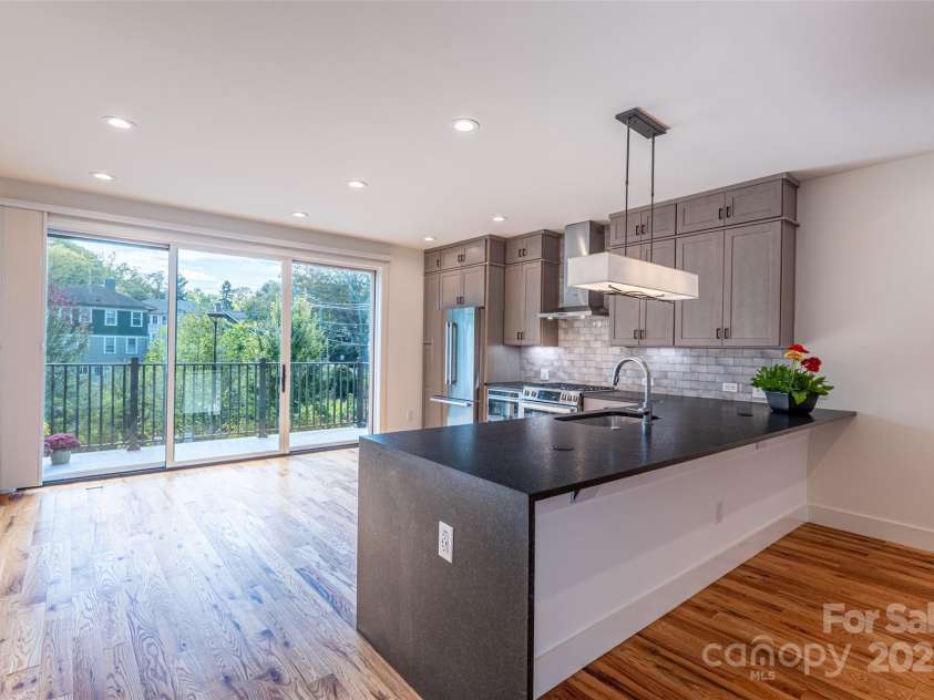 233 Broadway Street, Asheville, NC 28801.  MLS# CAR4314107, YatesRealty ID 236. 