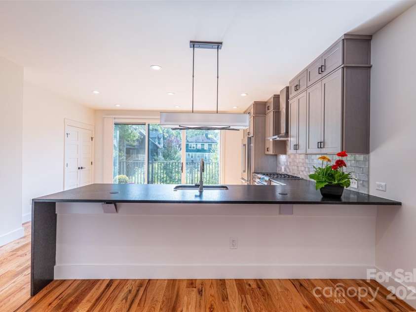 233 Broadway Street, Asheville, NC 28801.  MLS# CAR4314107, YatesRealty ID 236. 