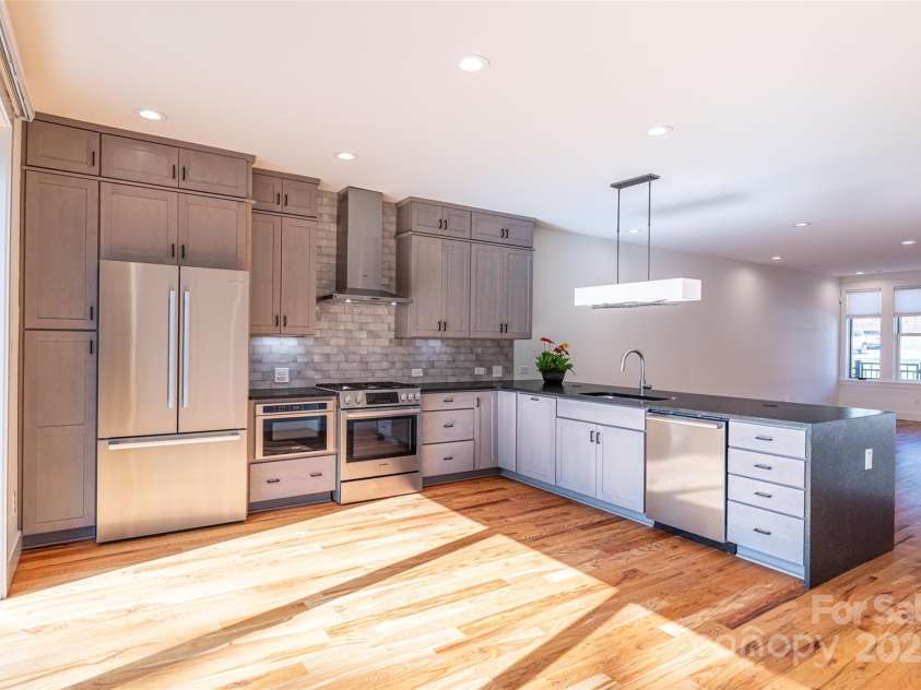 233 Broadway Street, Asheville, NC 28801.  MLS# CAR4314107, YatesRealty ID 236. 