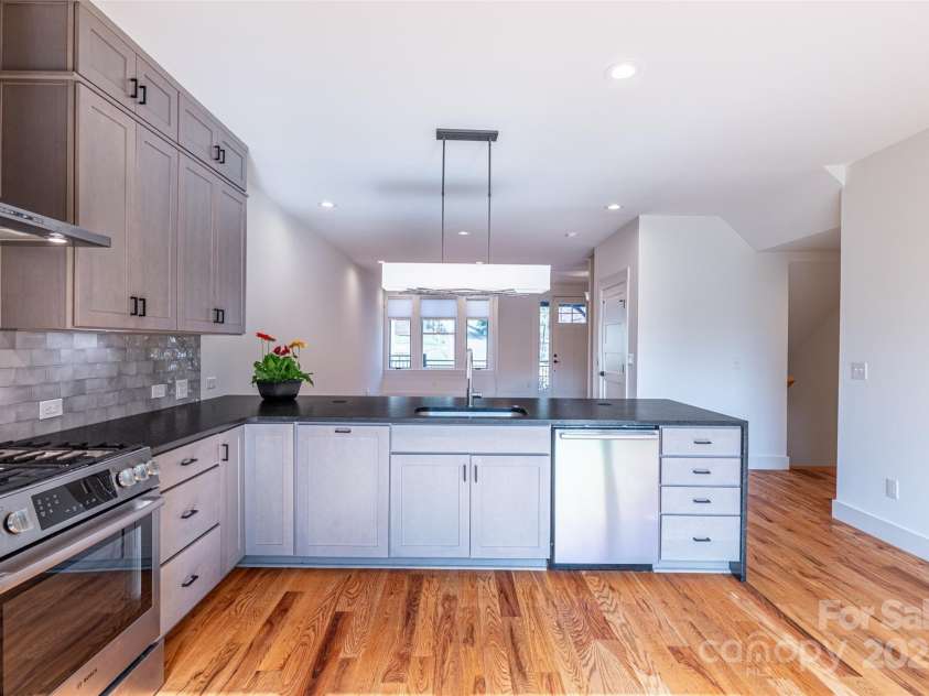 233 Broadway Street, Asheville, NC 28801.  MLS# CAR4314107, YatesRealty ID 236. 