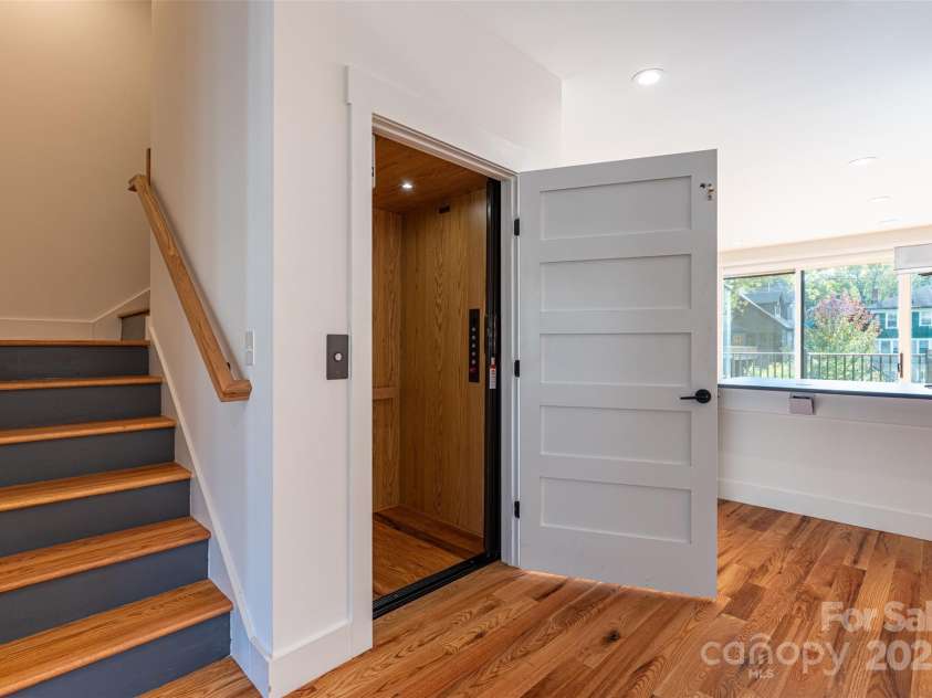 233 Broadway Street, Asheville, NC 28801.  MLS# CAR4314107, YatesRealty ID 236. 