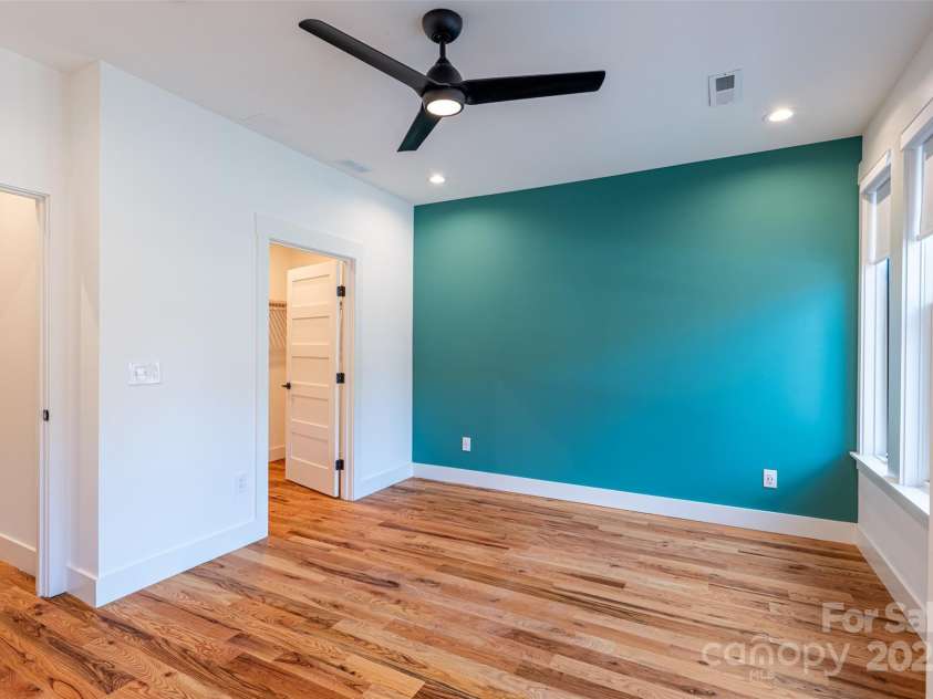 233 Broadway Street, Asheville, NC 28801.  MLS# CAR4314107, YatesRealty ID 236. 