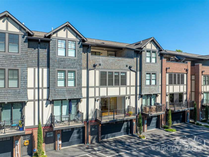 233 Broadway Street, Asheville, NC 28801.  MLS# CAR4314107, YatesRealty ID 236. 