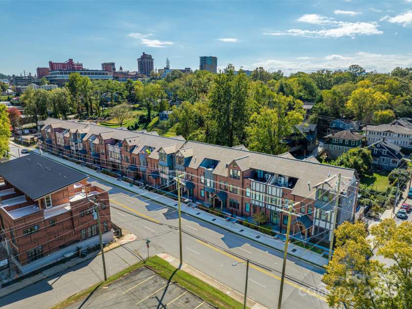 233 Broadway Street, Asheville, NC 28801.  MLS# CAR4314107, YatesRealty ID 236. 