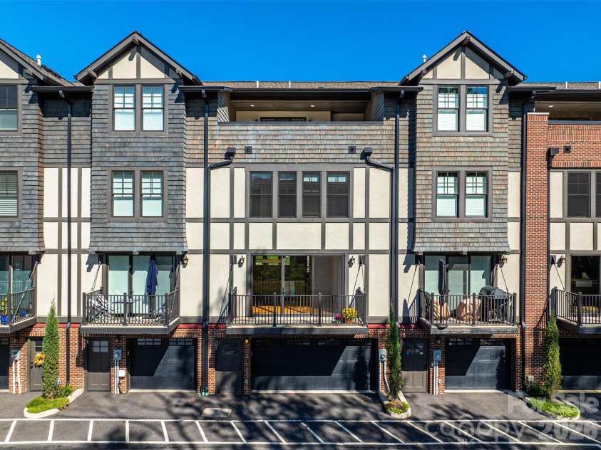 233 Broadway Street, Asheville, NC 28801.  MLS# CAR4314107, YatesRealty ID 236. 