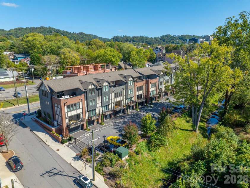 233 Broadway Street, Asheville, NC 28801.  MLS# CAR4314107, YatesRealty ID 236. 