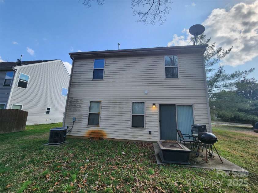 806 Dale Avenue, Charlotte, NC 28216.  MLS# CAR4234521, YatesRealty ID 2360. 