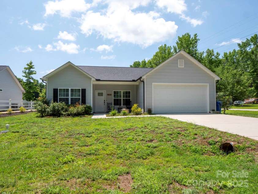 111 Rogers Street, Pageland, SC 29728.  MLS# CAR4267529, YatesRealty ID 23600. WELCOME TO    111 ROGERS ST.0