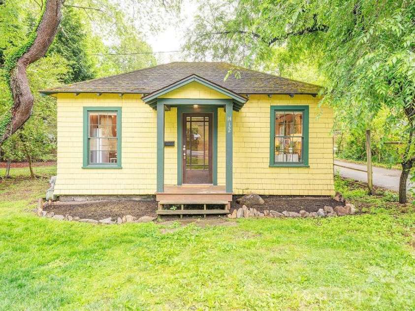 14 Watauga Street, Asheville, NC 28801.  MLS# CAR4379948, YatesRealty ID 23600. 14 ½ Watauga