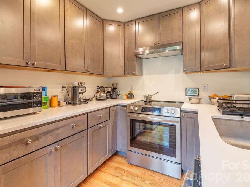 14 Watauga Street, Asheville, NC 28801.  MLS# CAR4379948, YatesRealty ID 23600. Kitchen