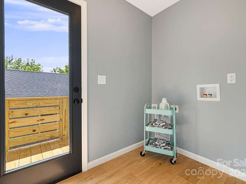 4 Chestnut Ridge Avenue, Asheville, NC 28804.  MLS# CAR4253263, YatesRealty ID 23601. 