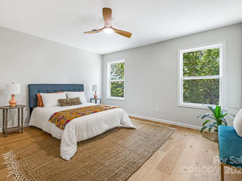 4 Chestnut Ridge Avenue, Asheville, NC 28804.  MLS# CAR4253263, YatesRealty ID 23601. 