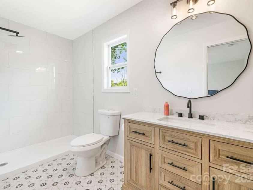 4 Chestnut Ridge Avenue, Asheville, NC 28804.  MLS# CAR4253263, YatesRealty ID 23601. 