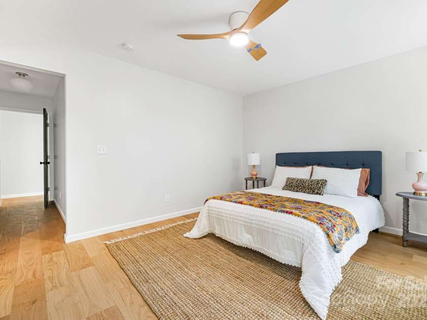 4 Chestnut Ridge Avenue, Asheville, NC 28804.  MLS# CAR4253263, YatesRealty ID 23601. 