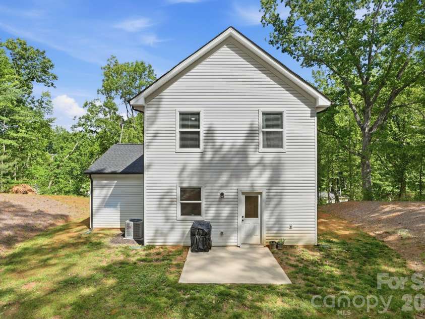 403 Sunset Drive, Bessemer City, NC 28016.  MLS# CAR4375153, YatesRealty ID 23602. 