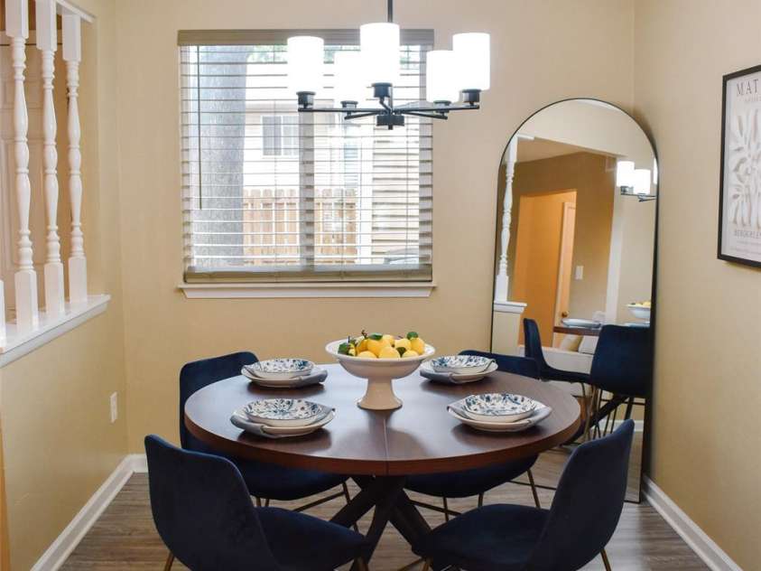 7526 Holly Grove Court, Charlotte, NC 28227.  MLS# CAR4269368, YatesRealty ID 23603. Dining room 