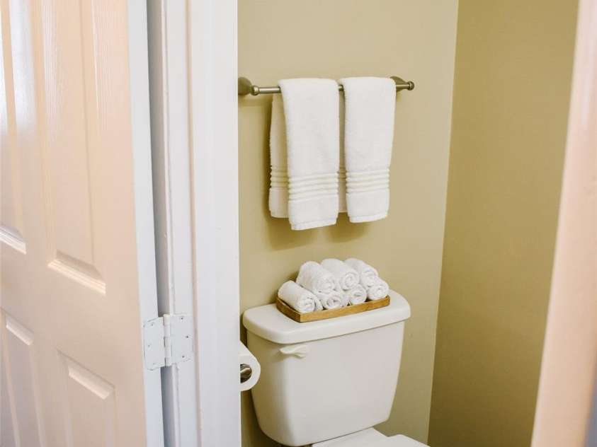 7526 Holly Grove Court, Charlotte, NC 28227.  MLS# CAR4269368, YatesRealty ID 23603. Powder room on the main.