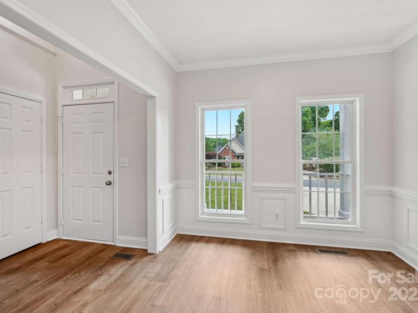 15108 Castlebridge Lane, Matthews, NC 28104.  MLS# CAR4256034, YatesRealty ID 23604. 