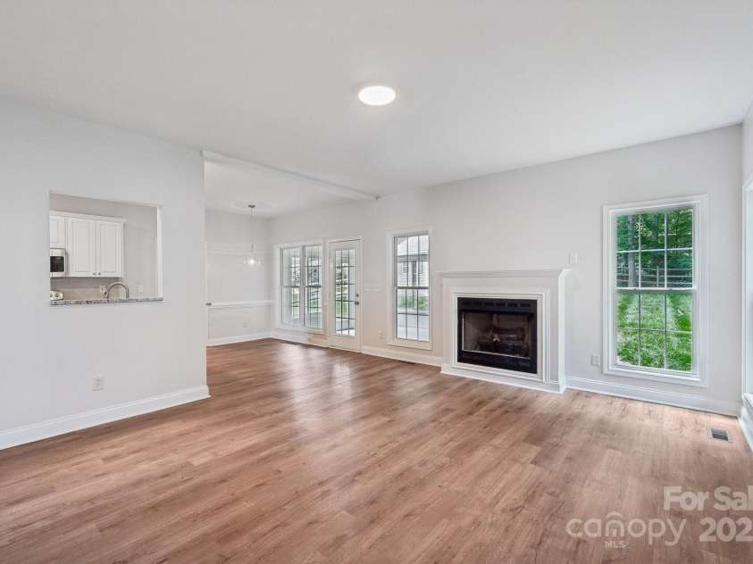 15108 Castlebridge Lane, Matthews, NC 28104.  MLS# CAR4256034, YatesRealty ID 23604. 