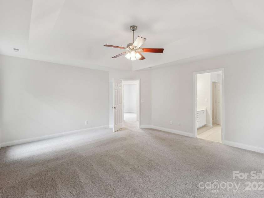 15108 Castlebridge Lane, Matthews, NC 28104.  MLS# CAR4256034, YatesRealty ID 23604. 