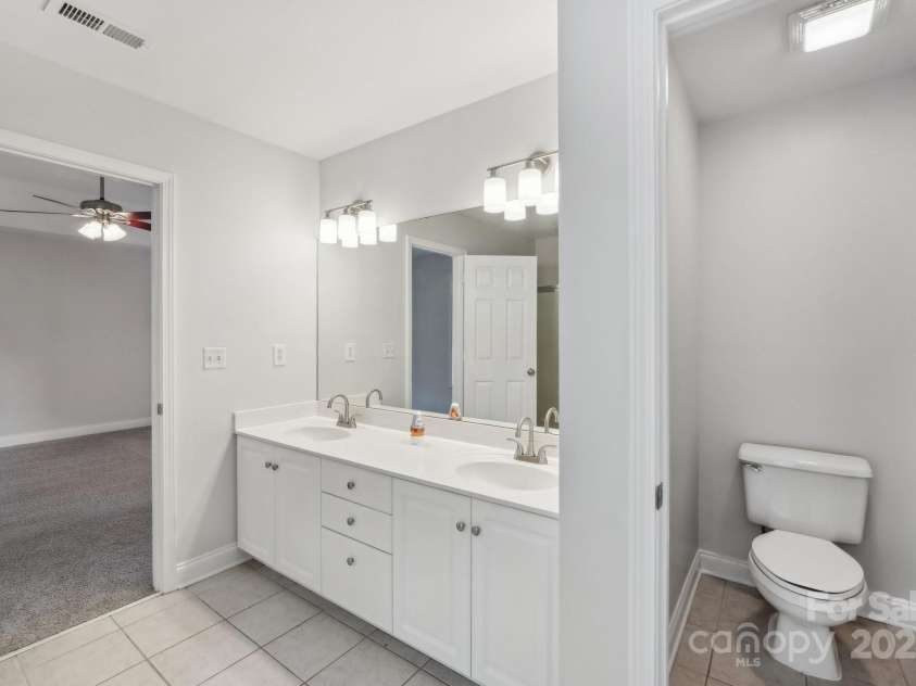 15108 Castlebridge Lane, Matthews, NC 28104.  MLS# CAR4256034, YatesRealty ID 23604. 