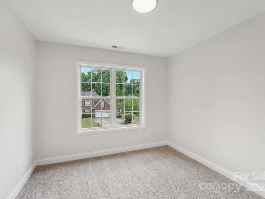 15108 Castlebridge Lane, Matthews, NC 28104.  MLS# CAR4256034, YatesRealty ID 23604. 