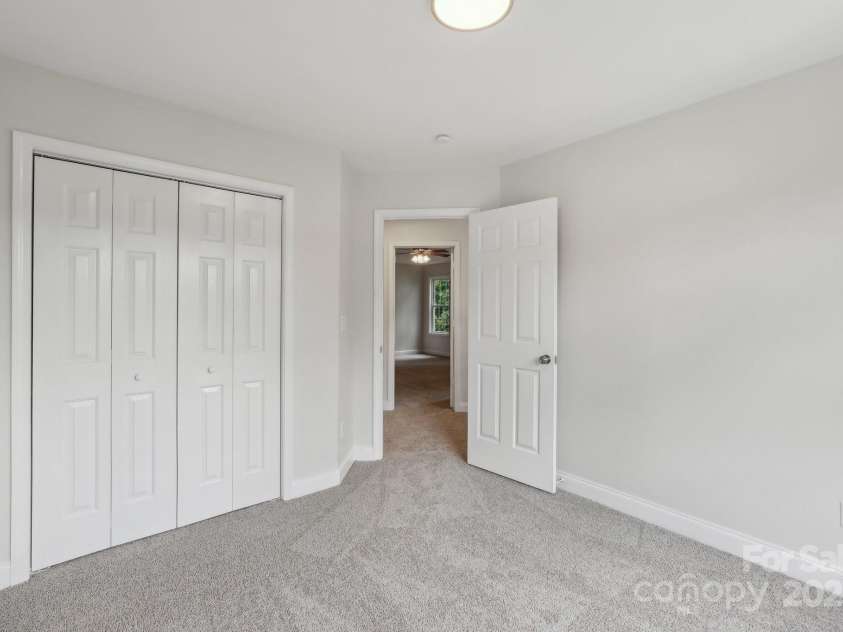 15108 Castlebridge Lane, Matthews, NC 28104.  MLS# CAR4256034, YatesRealty ID 23604. 