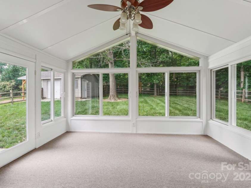 15108 Castlebridge Lane, Matthews, NC 28104.  MLS# CAR4256034, YatesRealty ID 23604. 