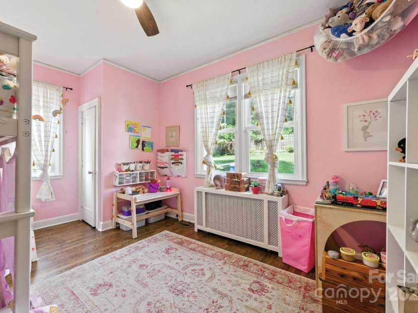 9 Colonial Place, Asheville, NC 28804.  MLS# CAR4275098, YatesRealty ID 23605. Third Bedroom is Spacious (not to mention a little girls dream!)