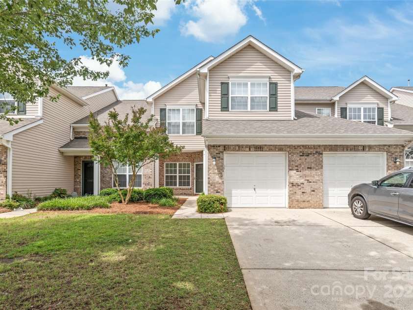 12452 Stratfield Place Circle, Pineville, NC 28134.  MLS# CAR4270059, YatesRealty ID 23606. 