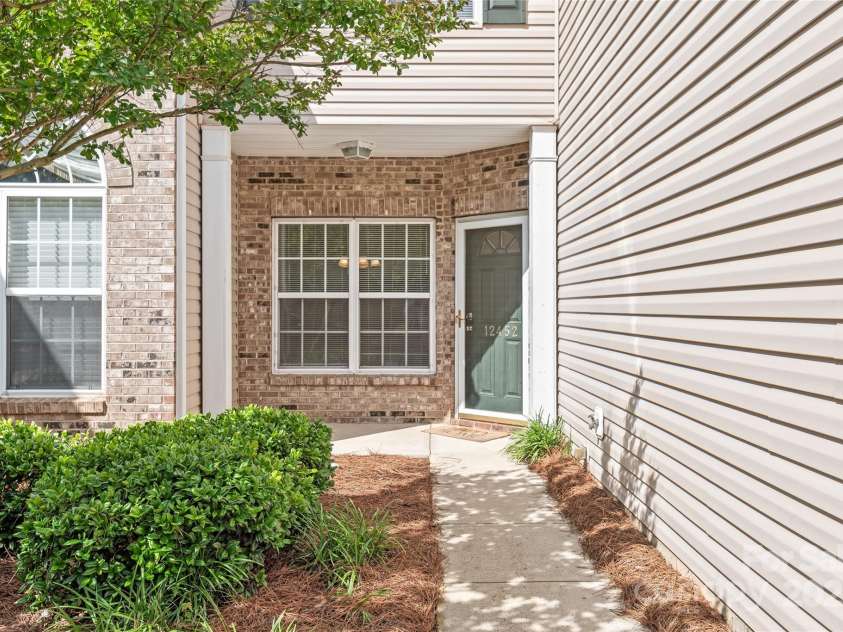 12452 Stratfield Place Circle, Pineville, NC 28134.  MLS# CAR4270059, YatesRealty ID 23606. 