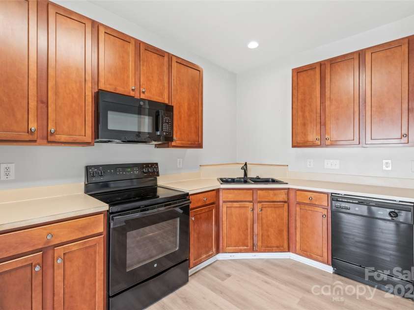 12452 Stratfield Place Circle, Pineville, NC 28134.  MLS# CAR4270059, YatesRealty ID 23606. 