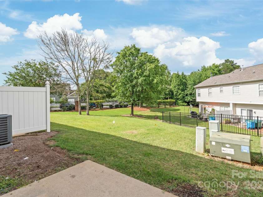 12452 Stratfield Place Circle, Pineville, NC 28134.  MLS# CAR4270059, YatesRealty ID 23606. 