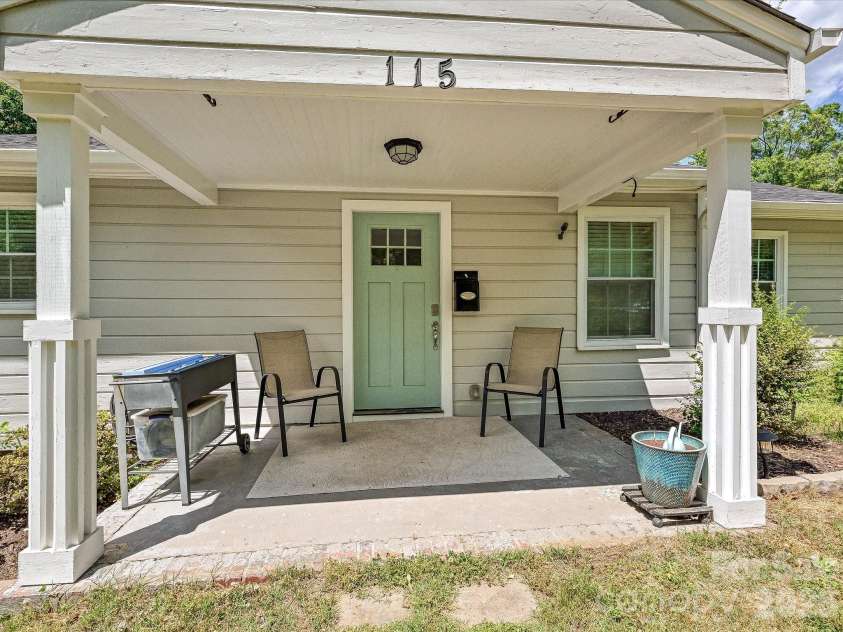 115 Gardner Avenue, Charlotte, NC 28216.  MLS# CAR4372796, YatesRealty ID 23607. 