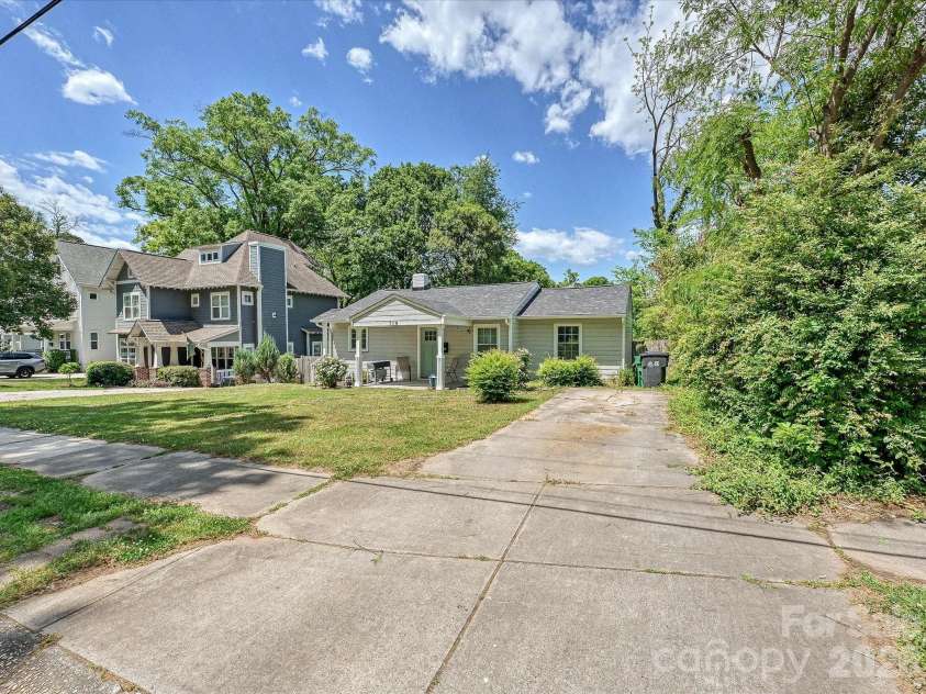 115 Gardner Avenue, Charlotte, NC 28216.  MLS# CAR4372796, YatesRealty ID 23607. 