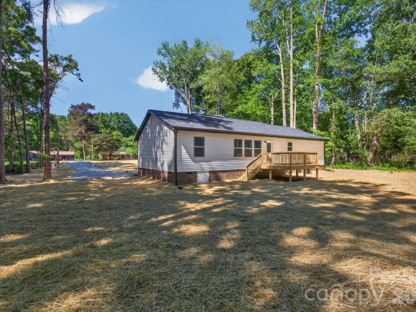 7312 Davis Country Road, Randleman, NC 27317.  MLS# CAR4381948, YatesRealty ID 23608. 