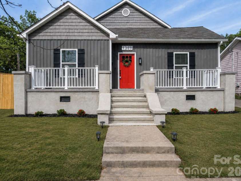 1309 Fairmont Street, Charlotte, NC 28216.  MLS# CAR4367473, YatesRealty ID 23609. 