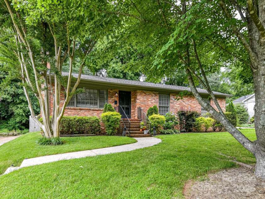 1638 Wensley Drive, Charlotte, NC 28210.  MLS# CAR4261275, YatesRealty ID 23609. 