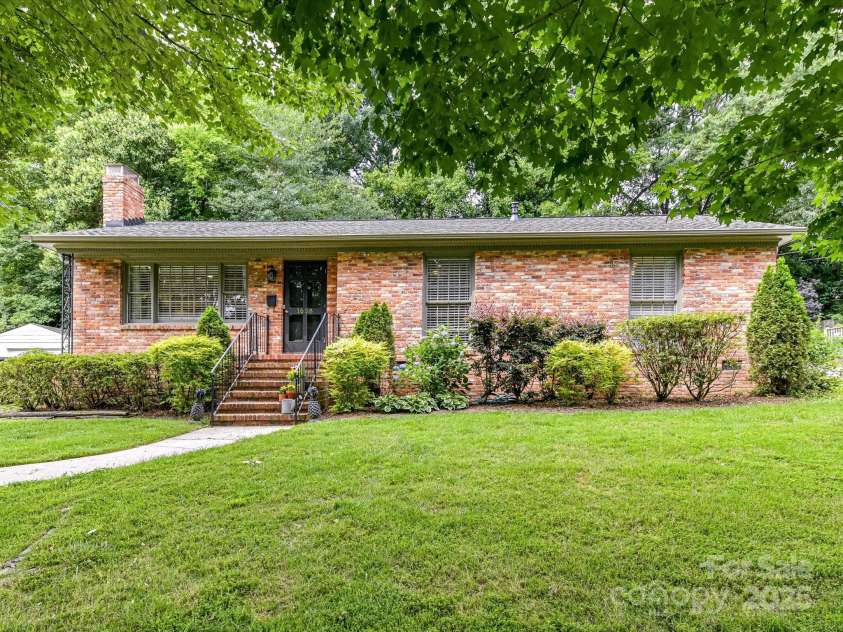 1638 Wensley Drive, Charlotte, NC 28210.  MLS# CAR4261275, YatesRealty ID 23609. 