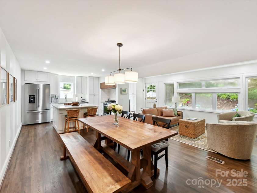 1638 Wensley Drive, Charlotte, NC 28210.  MLS# CAR4261275, YatesRealty ID 23609. 